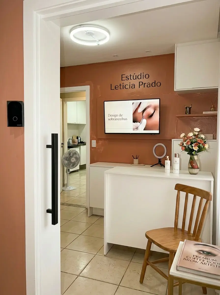 TV Engajada no espaço de estética de Letícia Prado